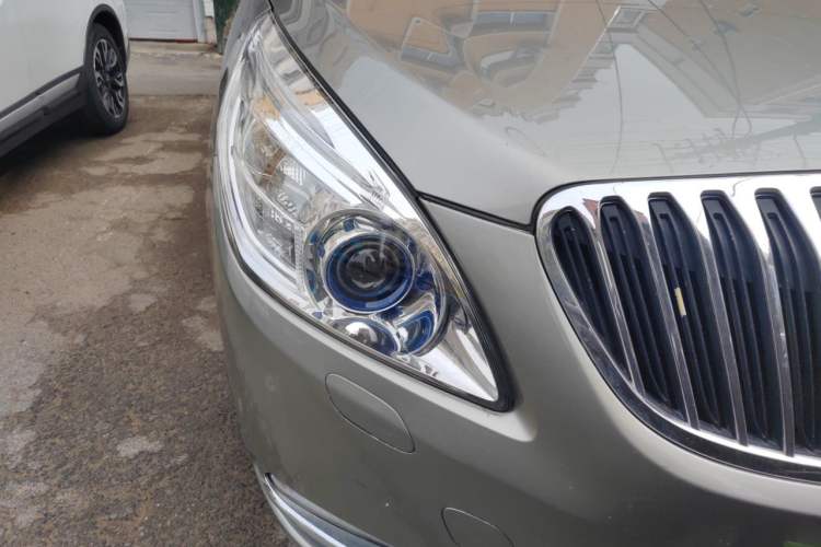 Used Buick GL8 2011 3.0L GT Luxury Business Haoya Edition Right Front Headlight
