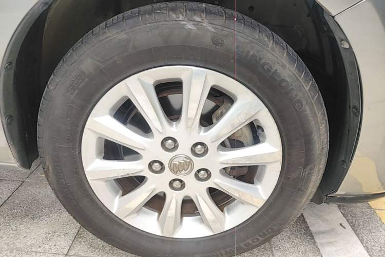 Used Buick GL8 2011 3.0L XT Luxury Business Flagship Edition Right Front Wheel Hub