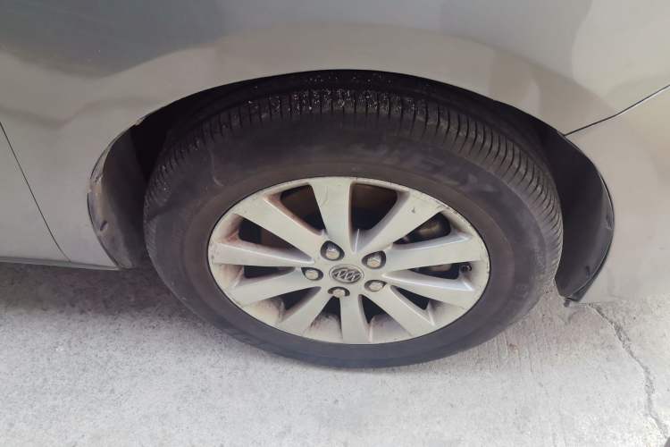 Used Buick GL8 2011 2.4L CT Luxury Business Comfort Edition Right Front Wheel Hub