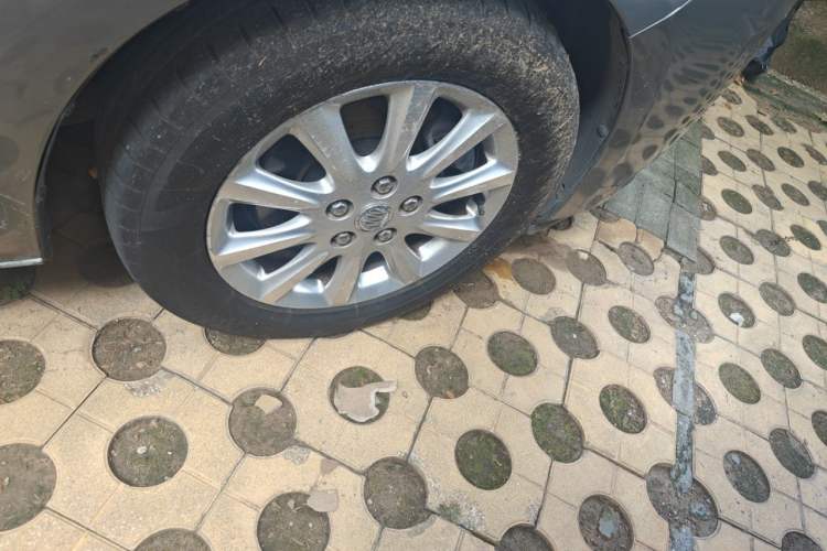 Used Buick GL8 2011 3.0L XT Luxury Business Flagship Edition Right Front Wheel Hub
