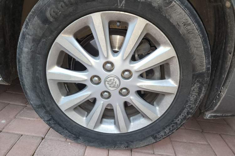 Used Buick GL8 2011 3.0L XT Luxury Business Flagship Edition Right Front Wheel Hub