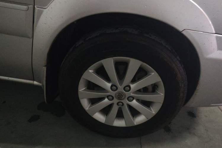 Used Buick GL8 2011 2.4L LT Executive Edition Right Front Wheel Hub