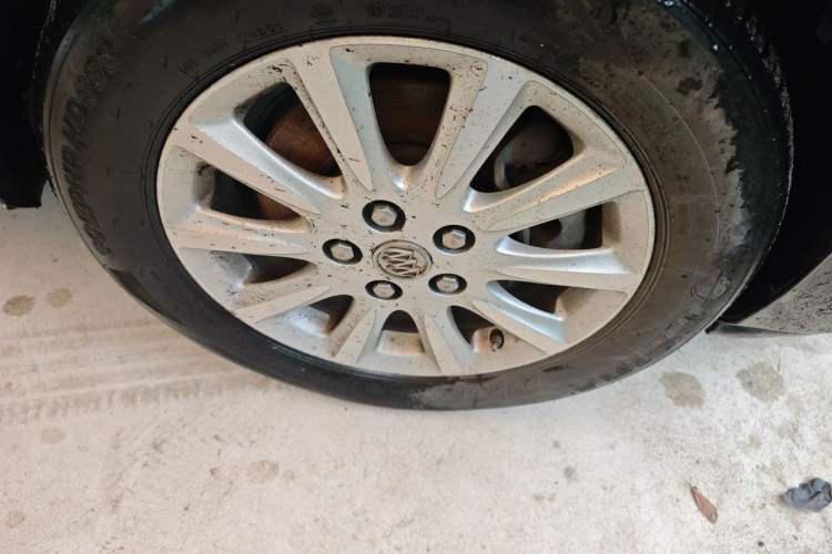 Used Buick GL8 2011 3.0L XT Luxury Business Flagship Edition Right Front Wheel Hub