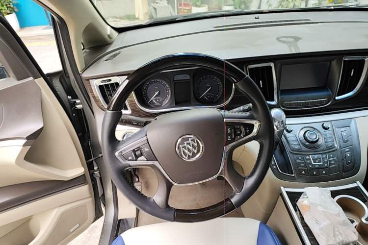 Used Buick GL8 2011 3.0L XT Luxury Business Flagship Edition Steering Wheel