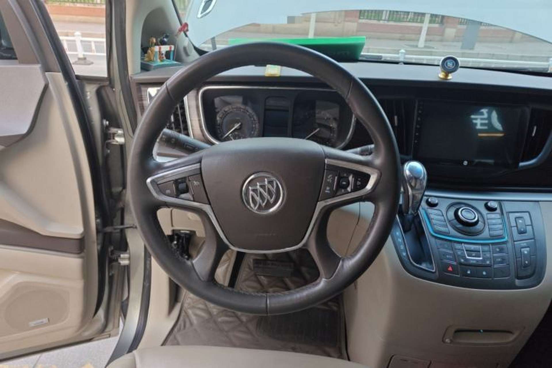Used Buick GL8 2011 3.0L XT Luxury Business Flagship Edition Steering Wheel