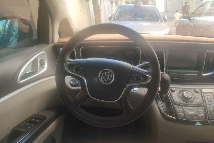 Used Buick GL8 2011 3.0L GT Luxury Business Haoya Edition Steering Wheel
