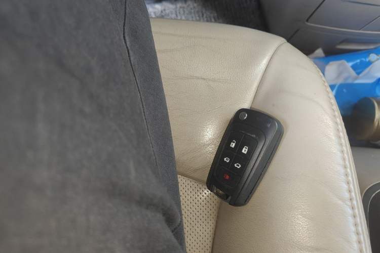 Used Buick GL8 2011 3.0L GT Luxury Business Haoya Edition Vehicle Key