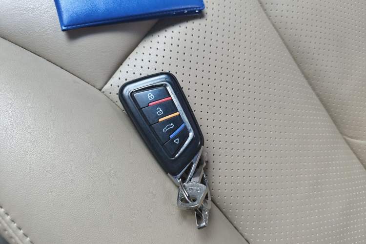 Used Buick GL8 2011 3.0L XT Luxury Business Flagship Edition Vehicle Key