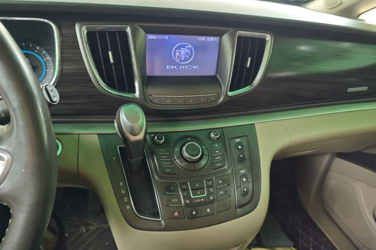 Used Buick GL8 2011 3.0L GT Luxury Business Haoya Edition Audio And AC Panel