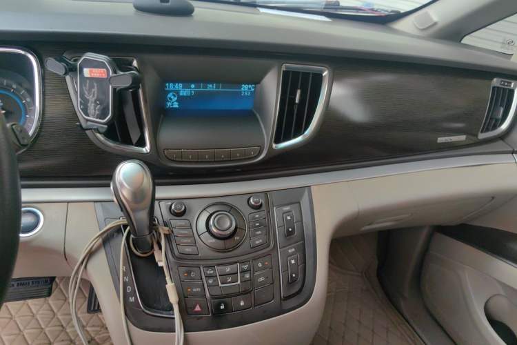 Used Buick GL8 2011 2.4L CT Luxury Business Comfort Edition Audio And AC Panel