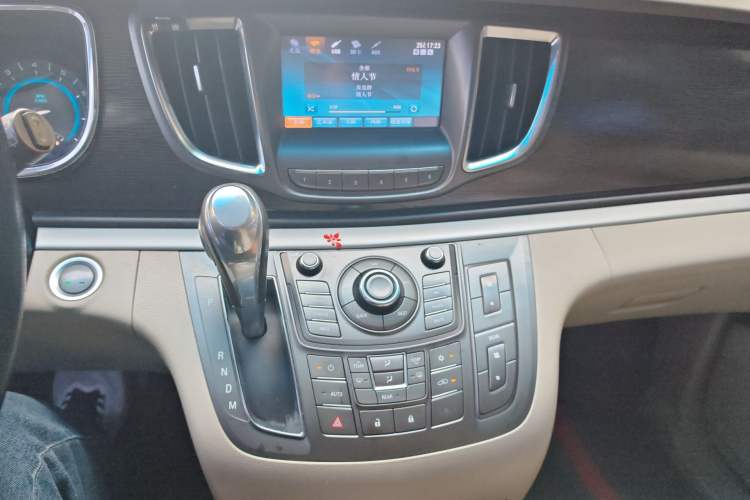 Used Buick GL8 2011 2.4L LT Luxury Business Executive Edition Audio And AC Panel