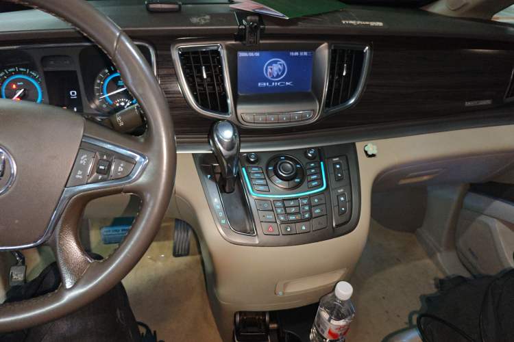 Used Buick GL8 2011 3.0L XT Luxury Business Flagship Edition Audio And AC Panel