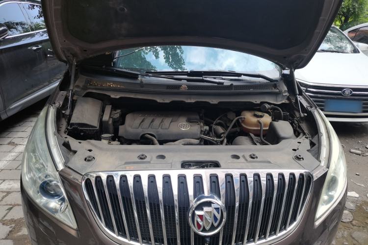 Used Buick GL8 2011 2.4L LT Luxury Business Executive Edition Engine Bay
