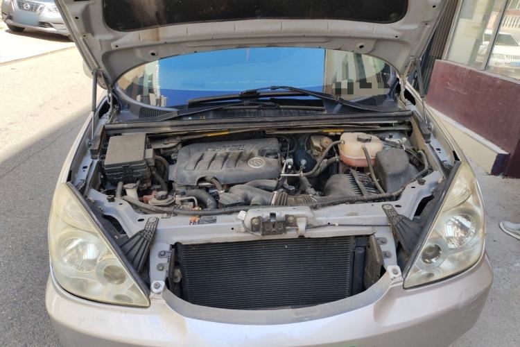 Used Buick GL8 2011 2.4L CT Comfort Edition Engine Bay
