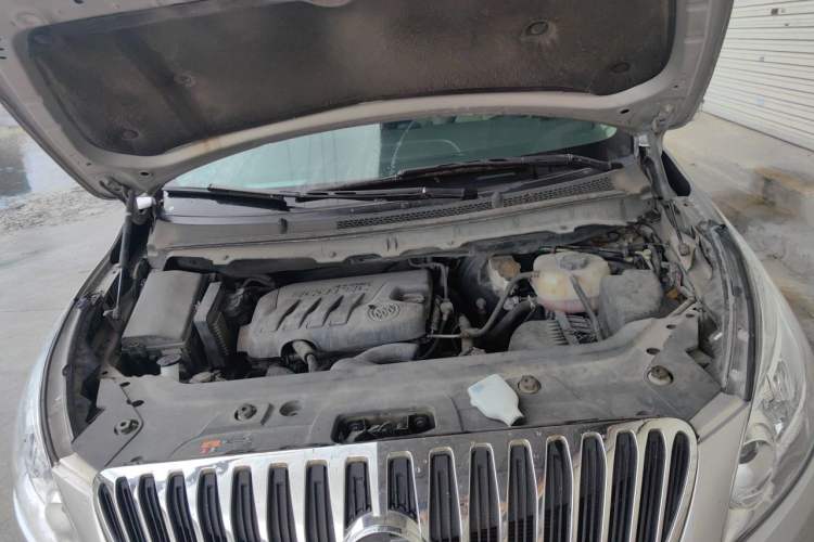 Used Buick GL8 2011 2.4L CT Luxury Business Comfort Edition Engine Bay