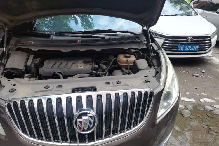 Used Buick GL8 2011 2.4L LT Luxury Business Executive Edition Engine Bay Left