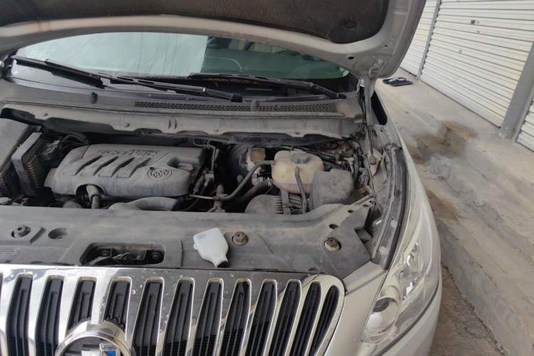 Used Buick GL8 2011 2.4L CT Luxury Business Comfort Edition Engine Bay Left