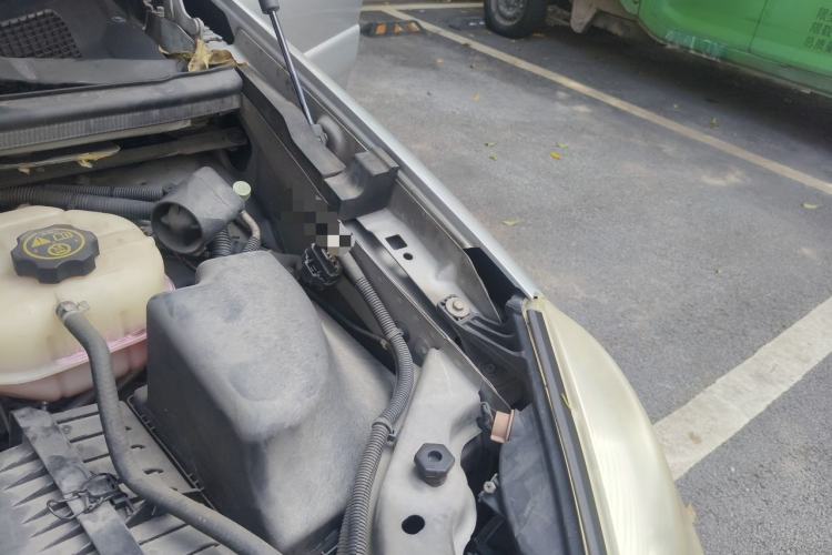 Used Buick GL8 2011 2.4L CT Comfort Edition Engine Bay Left
