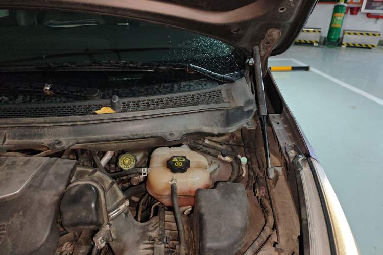 Used Buick GL8 2011 3.0L XT Luxury Business Flagship Edition Engine Bay Left