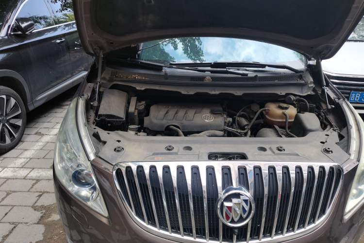Used Buick GL8 2011 2.4L LT Luxury Business Executive Edition Engine Bay Right