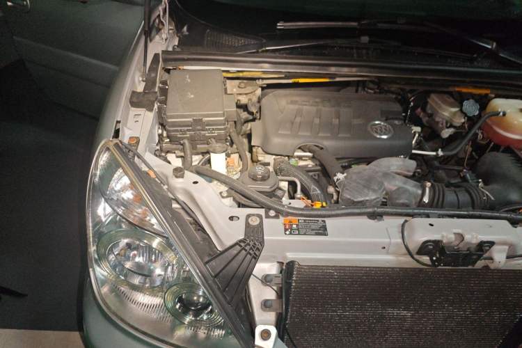 Used Buick GL8 2011 2.4L CT Comfort Edition Engine Bay Right