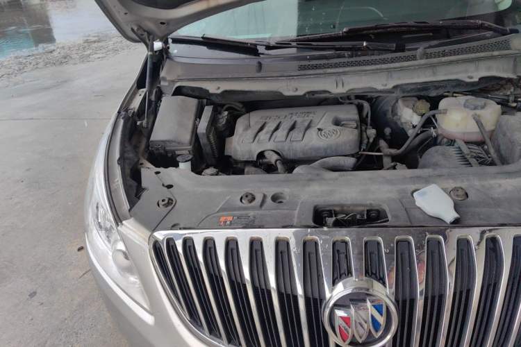 Used Buick GL8 2011 2.4L CT Luxury Business Comfort Edition Engine Bay Right