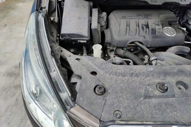 Used Buick GL8 2011 2.4L CT Luxury Business Comfort Edition Engine Bay Right
