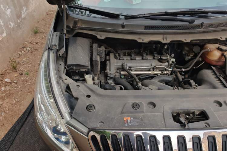 Used Buick GL8 2011 2.4L LT Luxury Business Executive Edition Engine Bay Right
