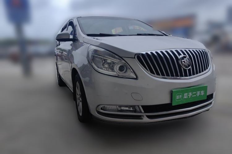 Used Buick GL8 2011 2.4L CT Luxury Business Comfort Edition Front Right 45 Deg