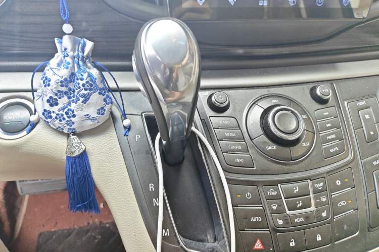 Used Buick GL8 2011 3.0L GT Luxury Business Haoya Edition Gear Lever