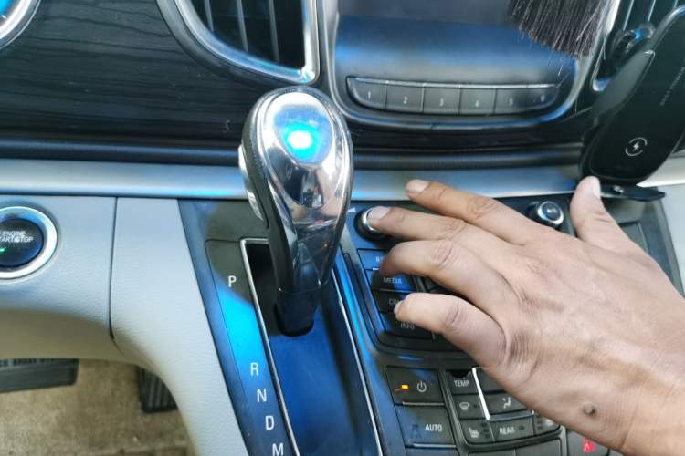 Used Buick GL8 2011 3.0L XT Luxury Business Flagship Edition Gear Lever