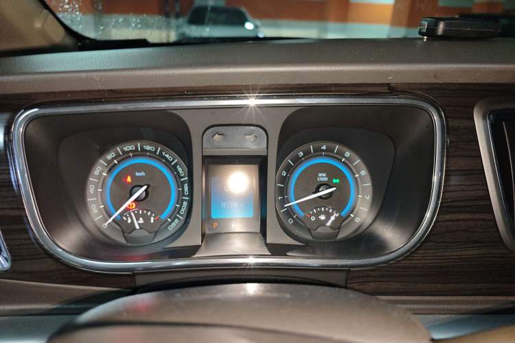 Used Buick GL8 2011 3.0L XT Luxury Business Flagship Edition Instrument Cluster