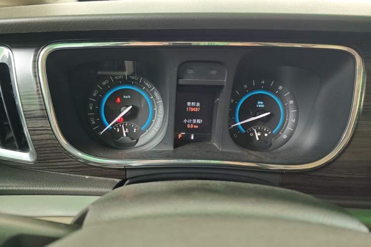 Used Buick GL8 2011 3.0L GT Luxury Business Haoya Edition Odometer Close Up