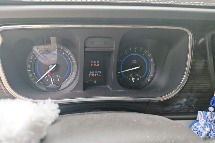 Used Buick GL8 2011 3.0L GT Luxury Business Haoya Edition Odometer Close Up