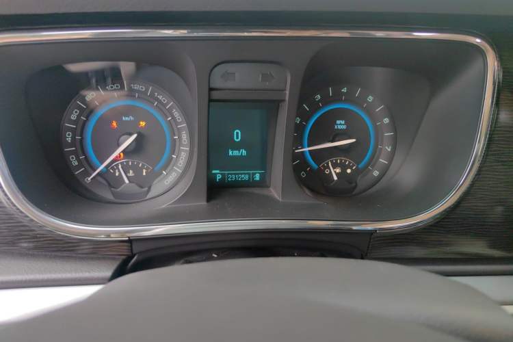 Used Buick GL8 2011 2.4L CT Luxury Business Comfort Edition Odometer Close Up