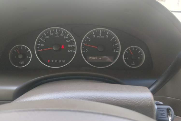 Used Buick GL8 2011 2.4L CT Comfort Edition Odometer Close Up