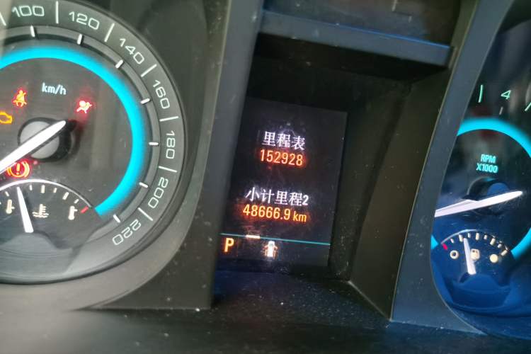 Used Buick GL8 2011 3.0L XT Luxury Business Flagship Edition Odometer Close Up
