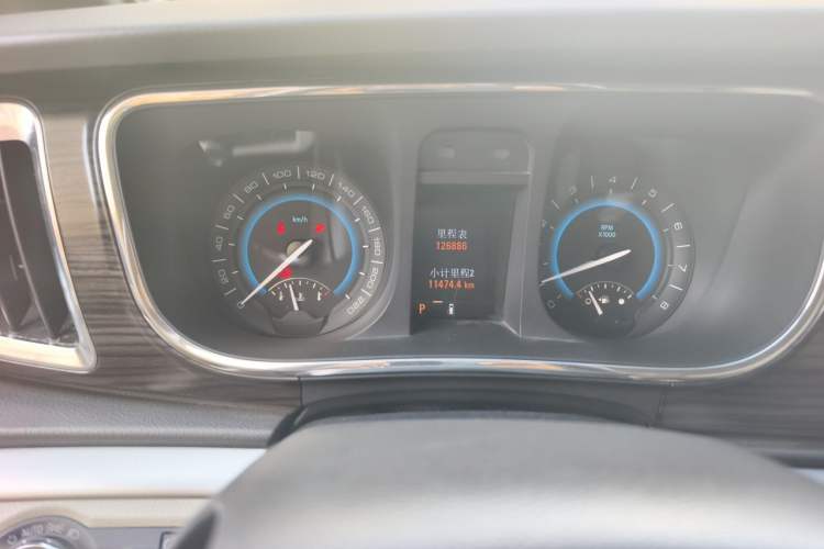 Used Buick GL8 2011 3.0L GT Luxury Business Haoya Edition Odometer Close Up