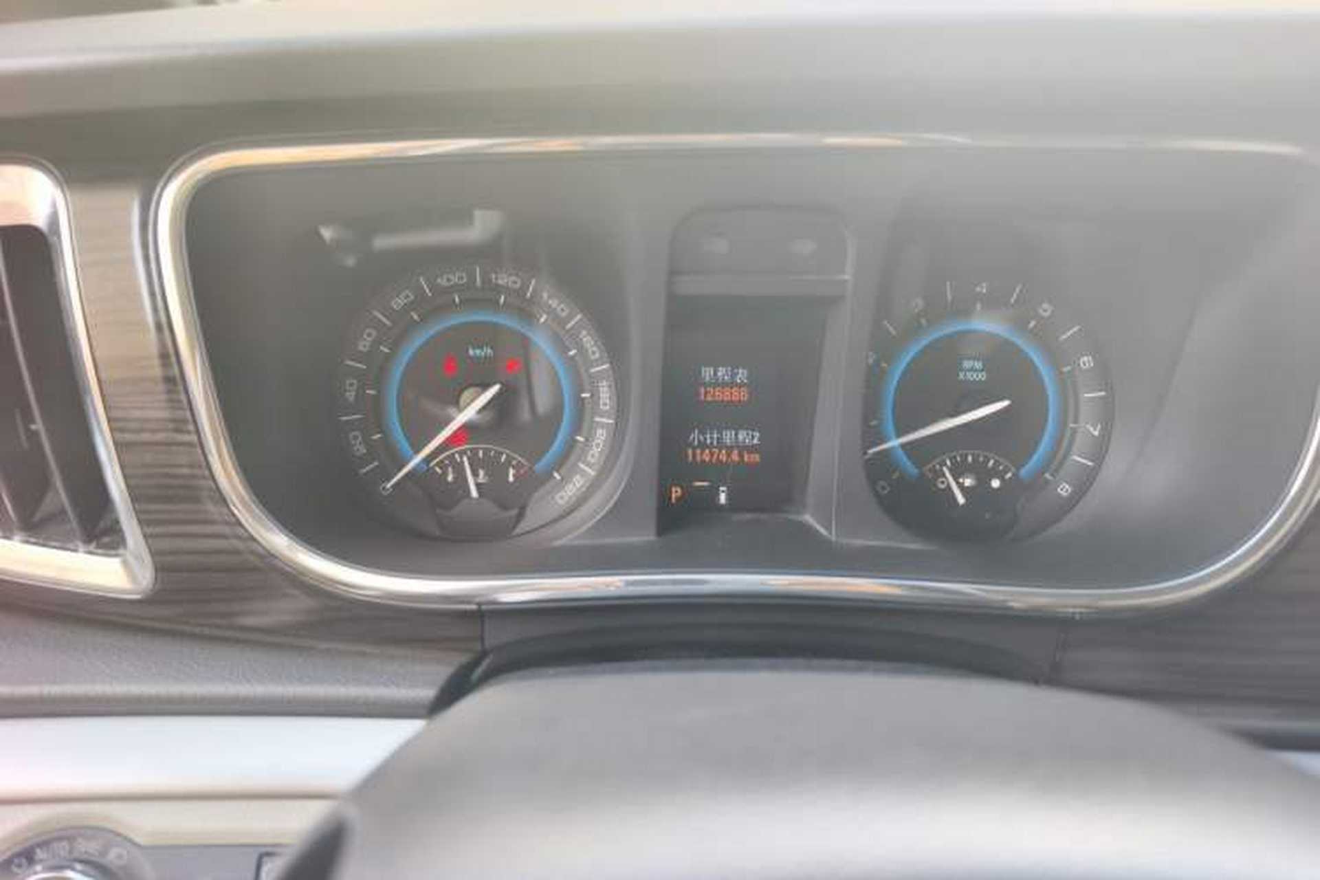 Used Buick GL8 2011 3.0L GT Luxury Business Haoya Edition Odometer Close Up