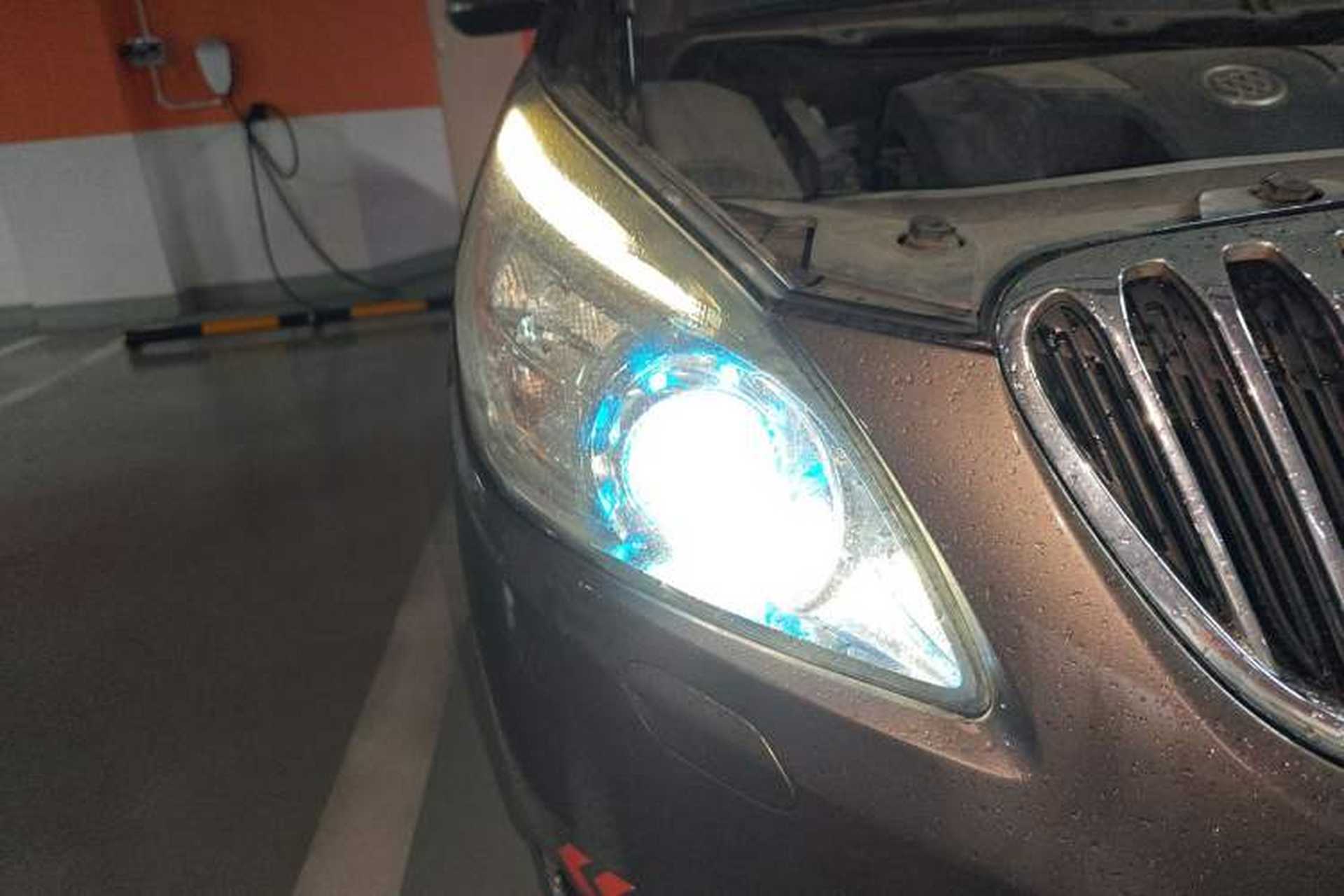 Used Buick GL8 2011 3.0L XT Luxury Business Flagship Edition Right Front Headlight