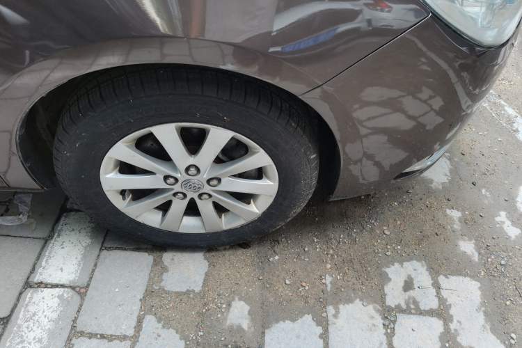 Used Buick GL8 2011 2.4L LT Luxury Business Executive Edition Right Front Wheel Hub