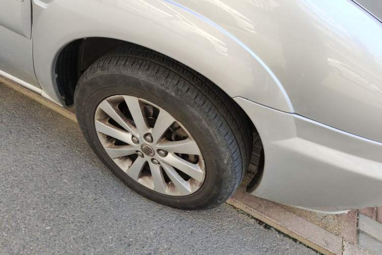 Used Buick GL8 2011 2.4L CT Comfort Edition Right Front Wheel Hub