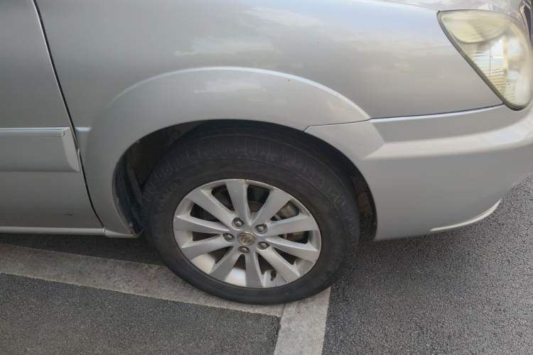 Used Buick GL8 2011 2.4L CT Comfort Edition Right Front Wheel Hub