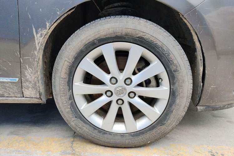 Used Buick GL8 2011 2.4L CT Luxury Business Comfort Edition Right Front Wheel Hub