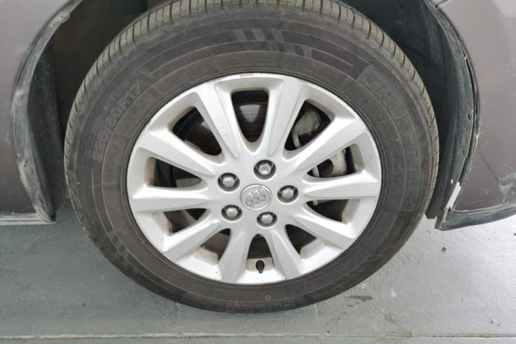 Used Buick GL8 2011 3.0L XT Luxury Business Flagship Edition Right Front Wheel Hub