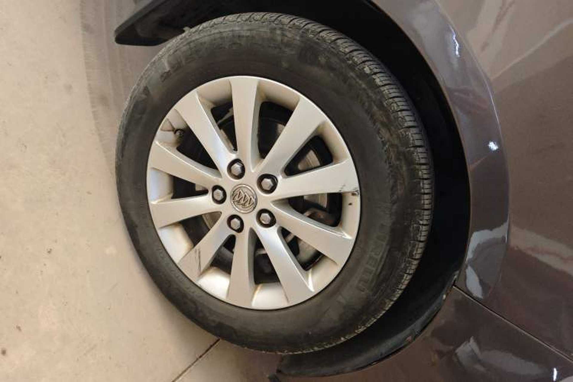 Used Buick GL8 2011 2.4L CT Luxury Business Comfort Edition Right Front Wheel Hub
