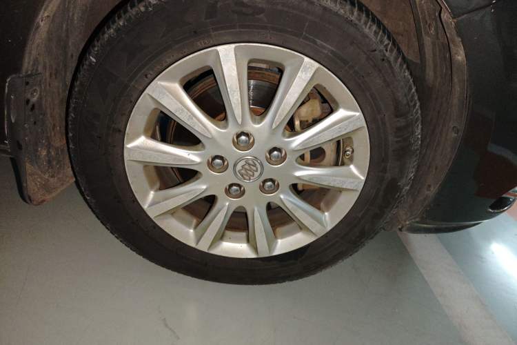 Used Buick GL8 2011 3.0L XT Luxury Business Flagship Edition Right Front Wheel Hub