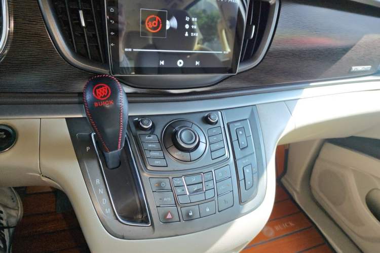 Used Buick GL8 2011 2.4L CT Luxury Business Comfort Edition Audio And AC Panel