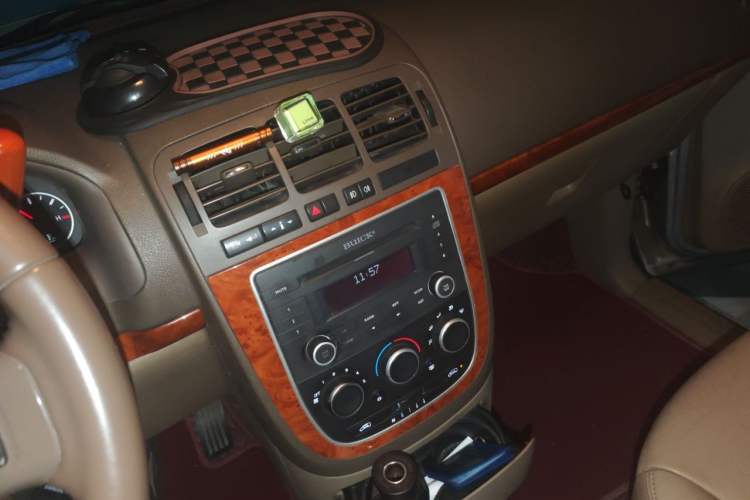 Used Buick GL8 2011 2.4L LT Executive Edition Audio And AC Panel