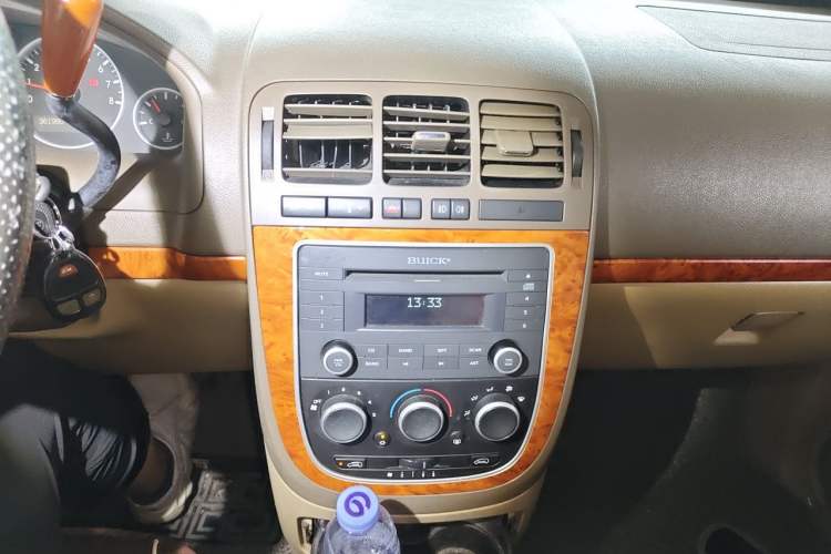 Used Buick GL8 2011 2.4L CT Comfort Edition Audio And AC Panel